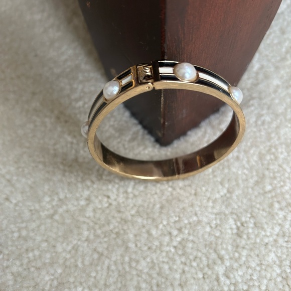 Jewelry - Bangle bracelet